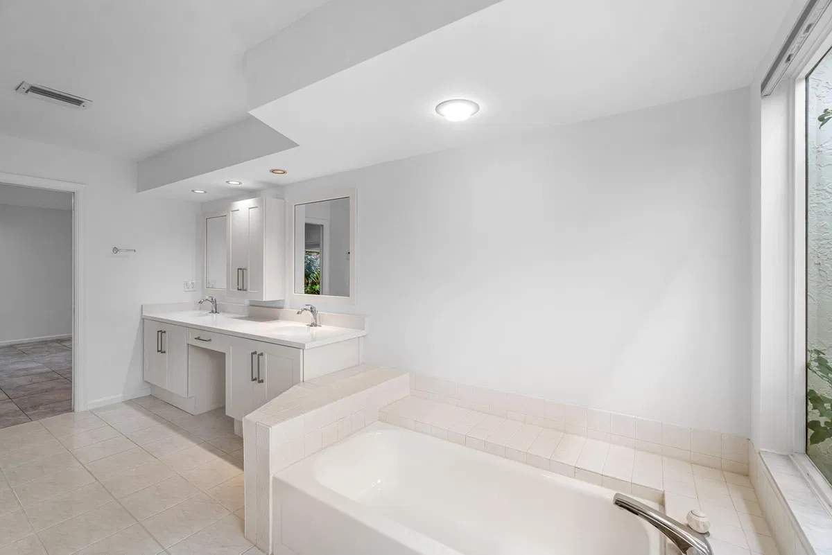  Residence photo 34