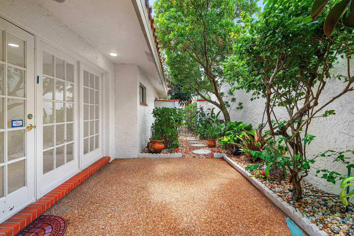  Residence photo 37