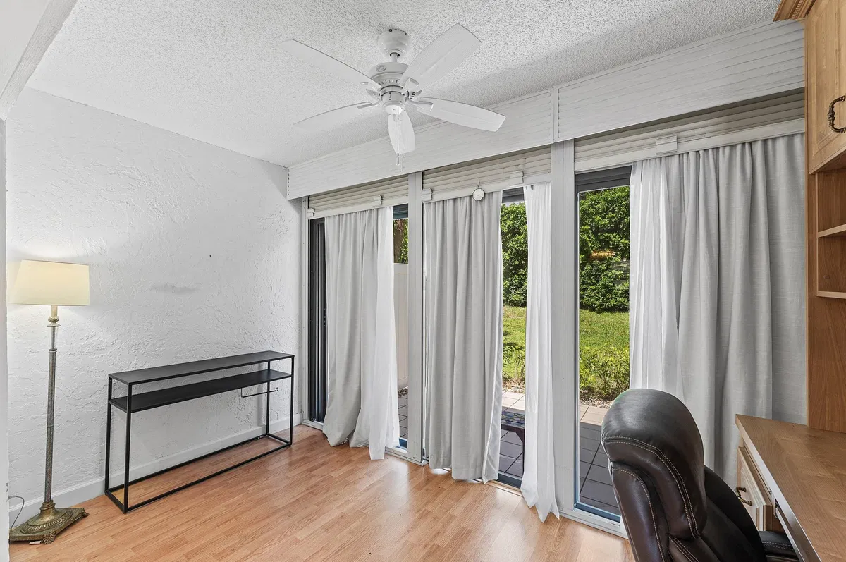 Residence photo 22