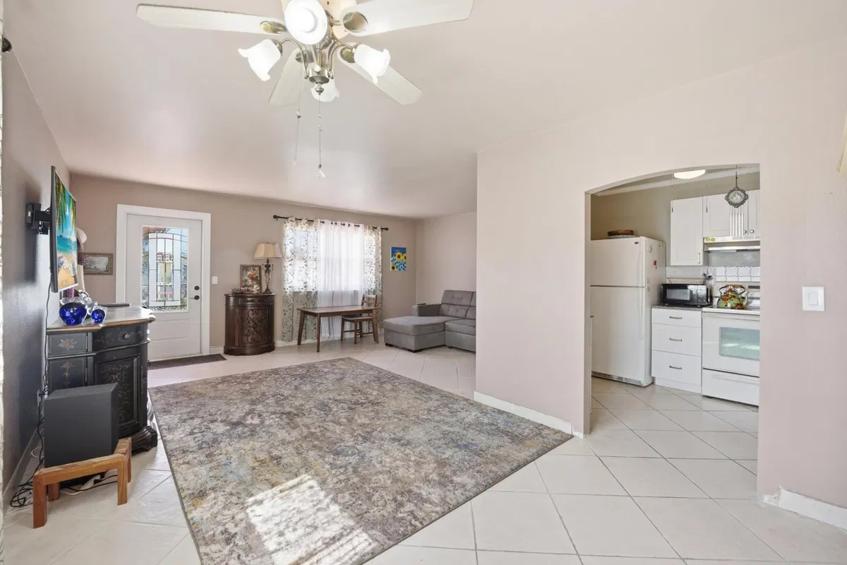 Residence photo 4