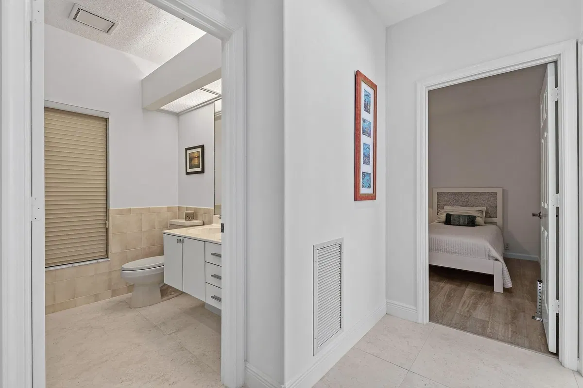 Residence photo 49