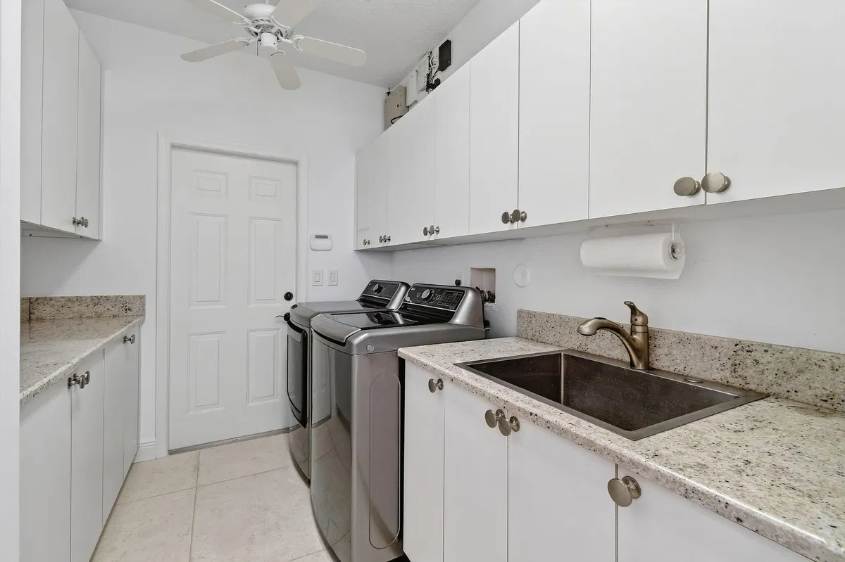 Residence photo 52