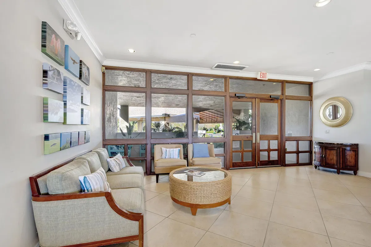 Monarch Country Club Residence photo 61