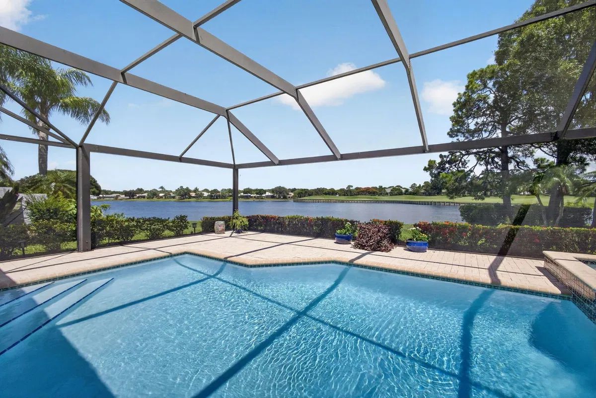Willoughby Golf Club Residence photo 40