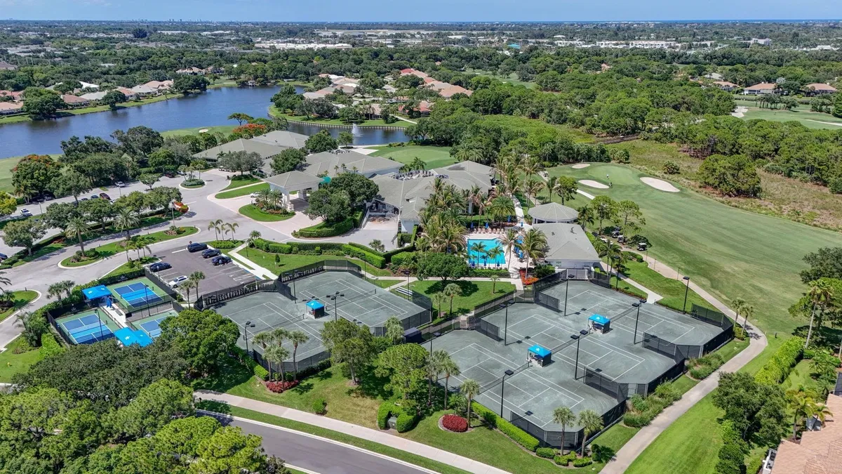 Willoughby Golf Club Residence photo 55