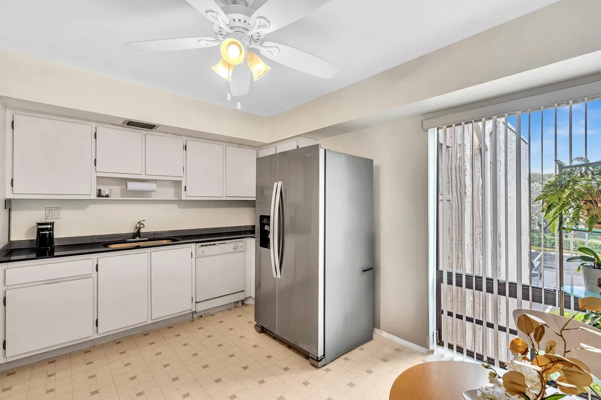 Unit 234 photo 22