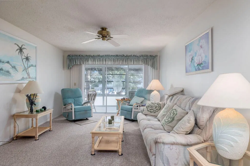 Unit 130-8 photo 4