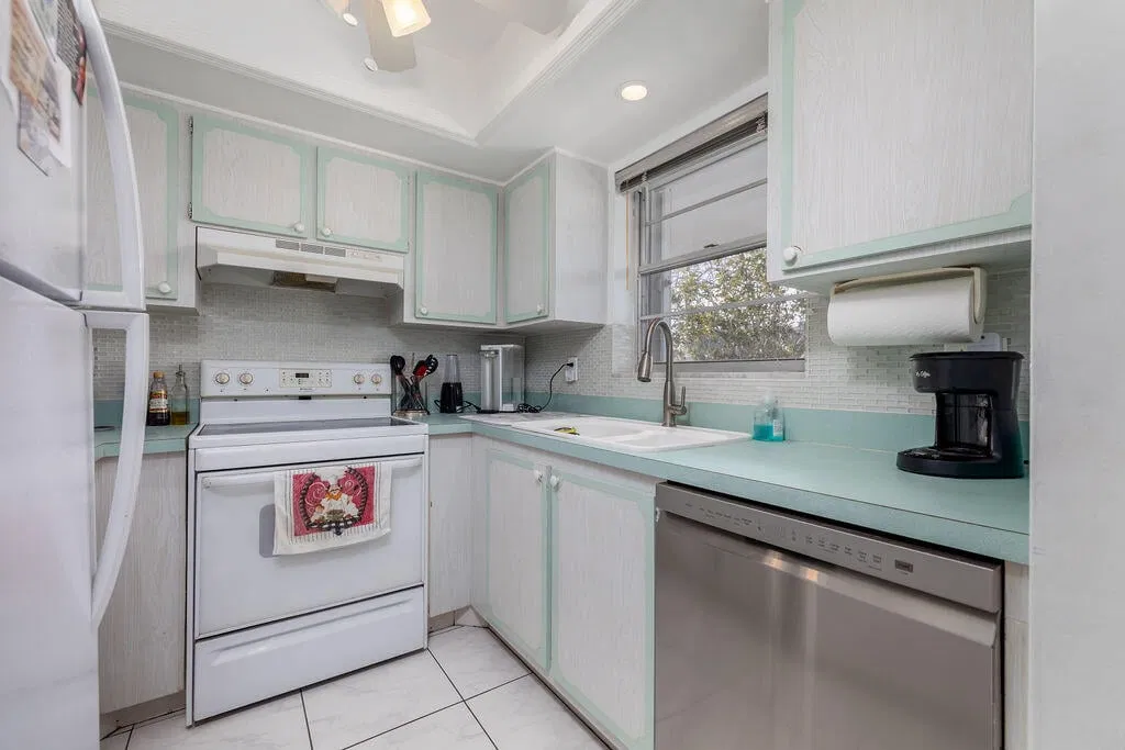 Unit 130-8 photo 13
