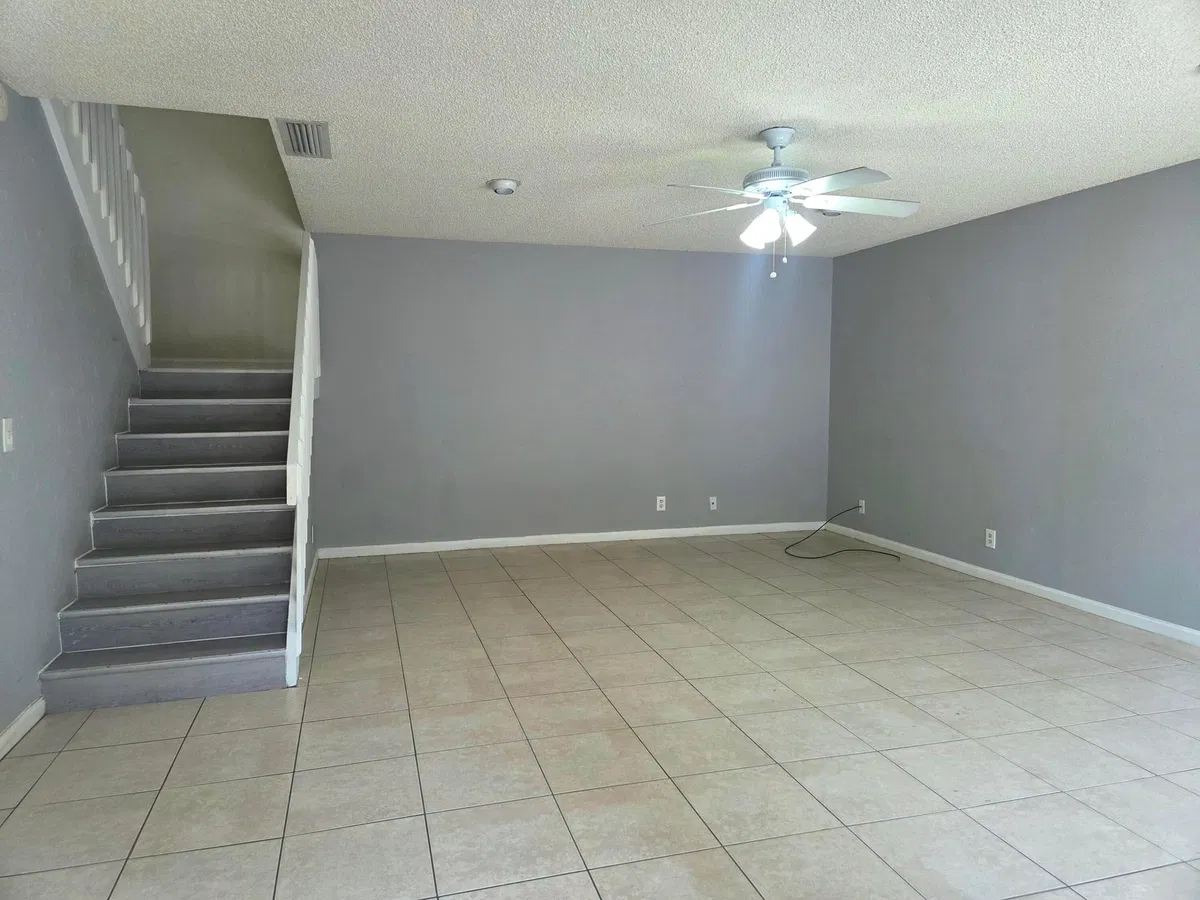 Unit C photo 10