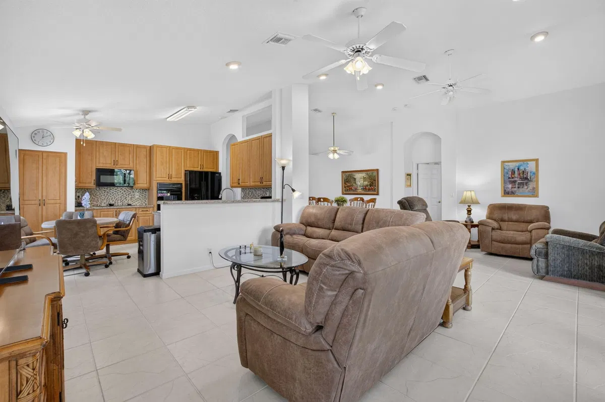 Residence photo 16