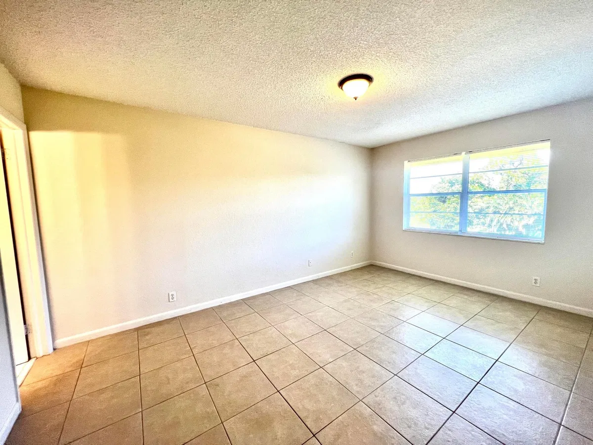 Unit Apt 302 photo 7