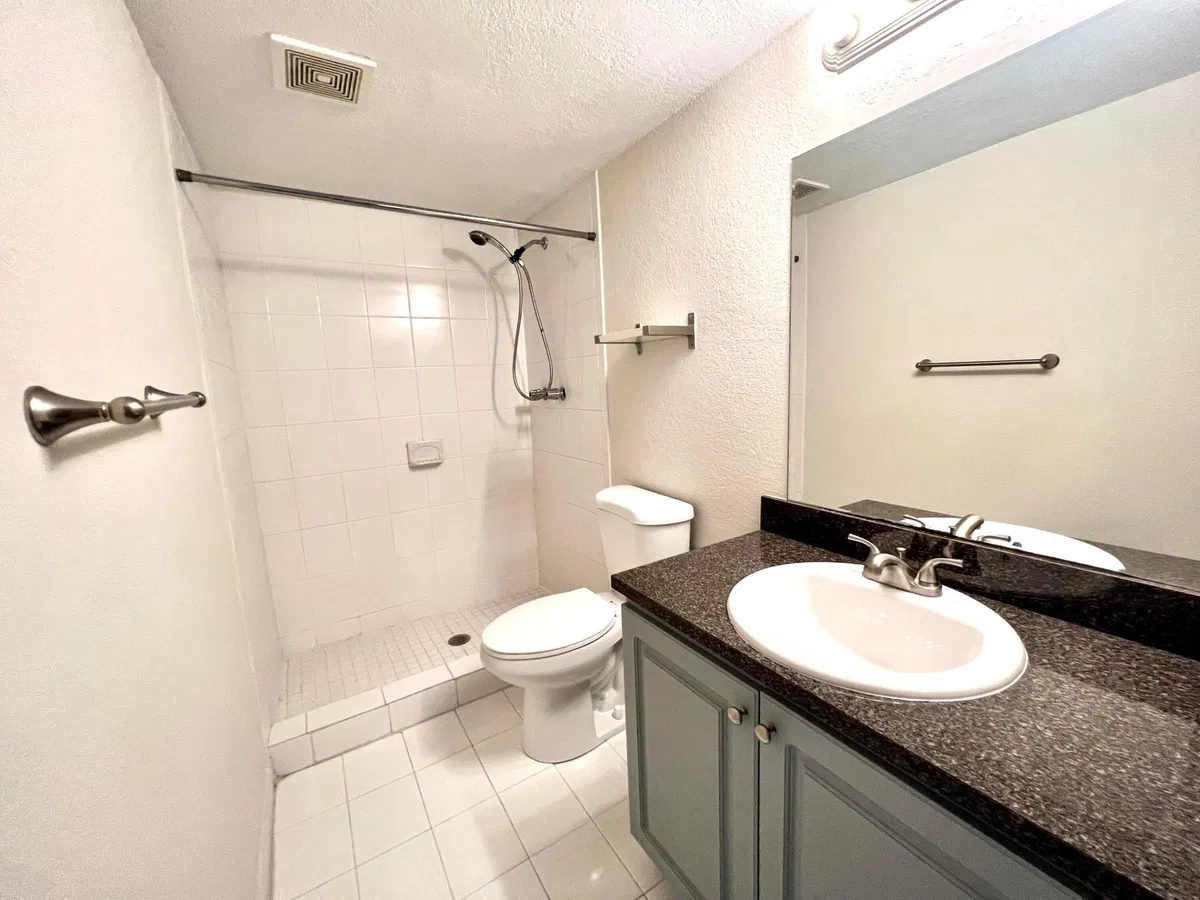 Unit Apt 302 photo 10