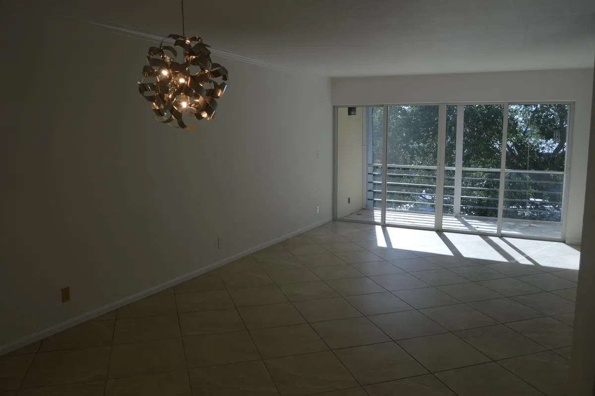 Unit 5-303 photo 7