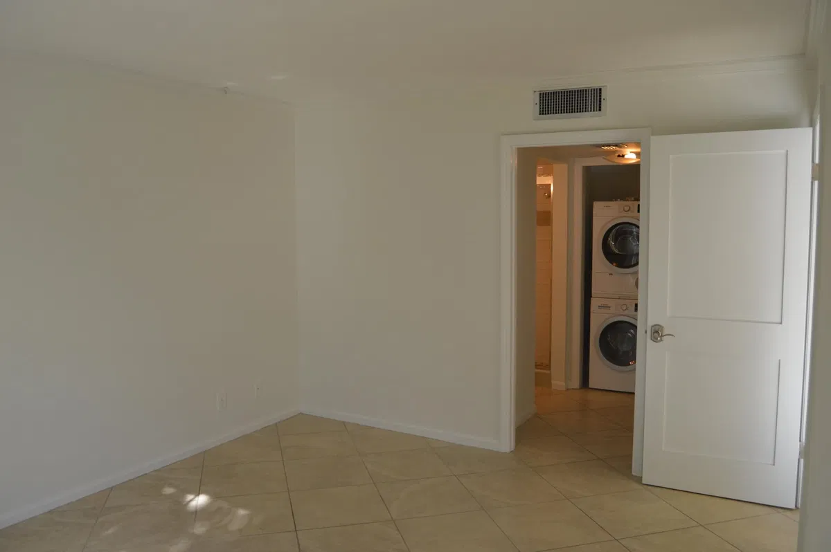 Unit 5-303 photo 13