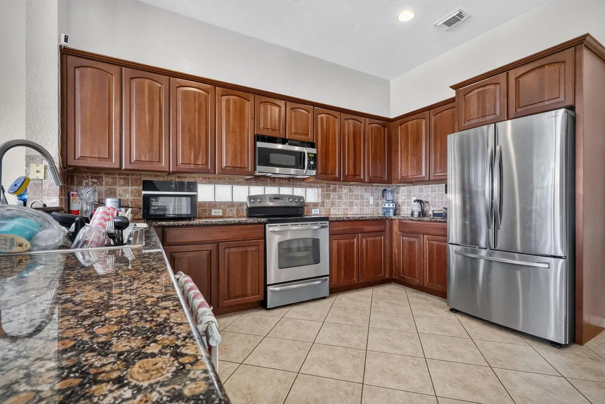 Residence photo 19