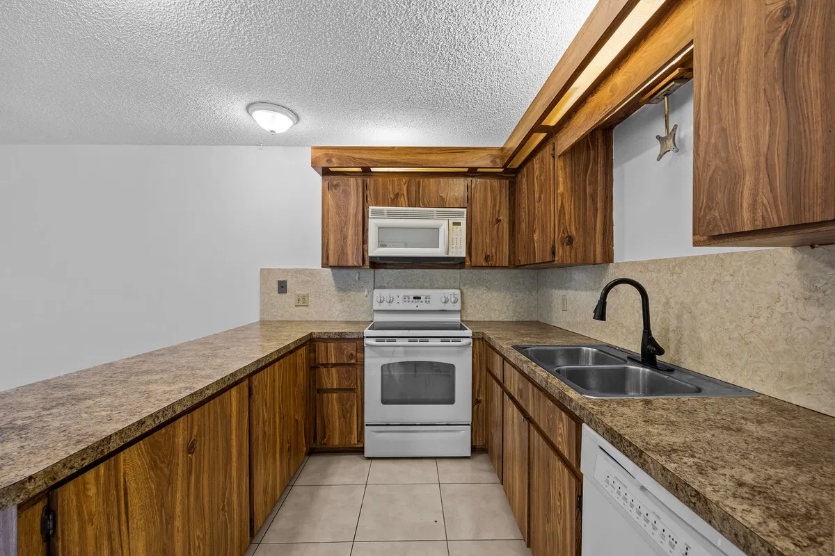 Unit 501 photo 4