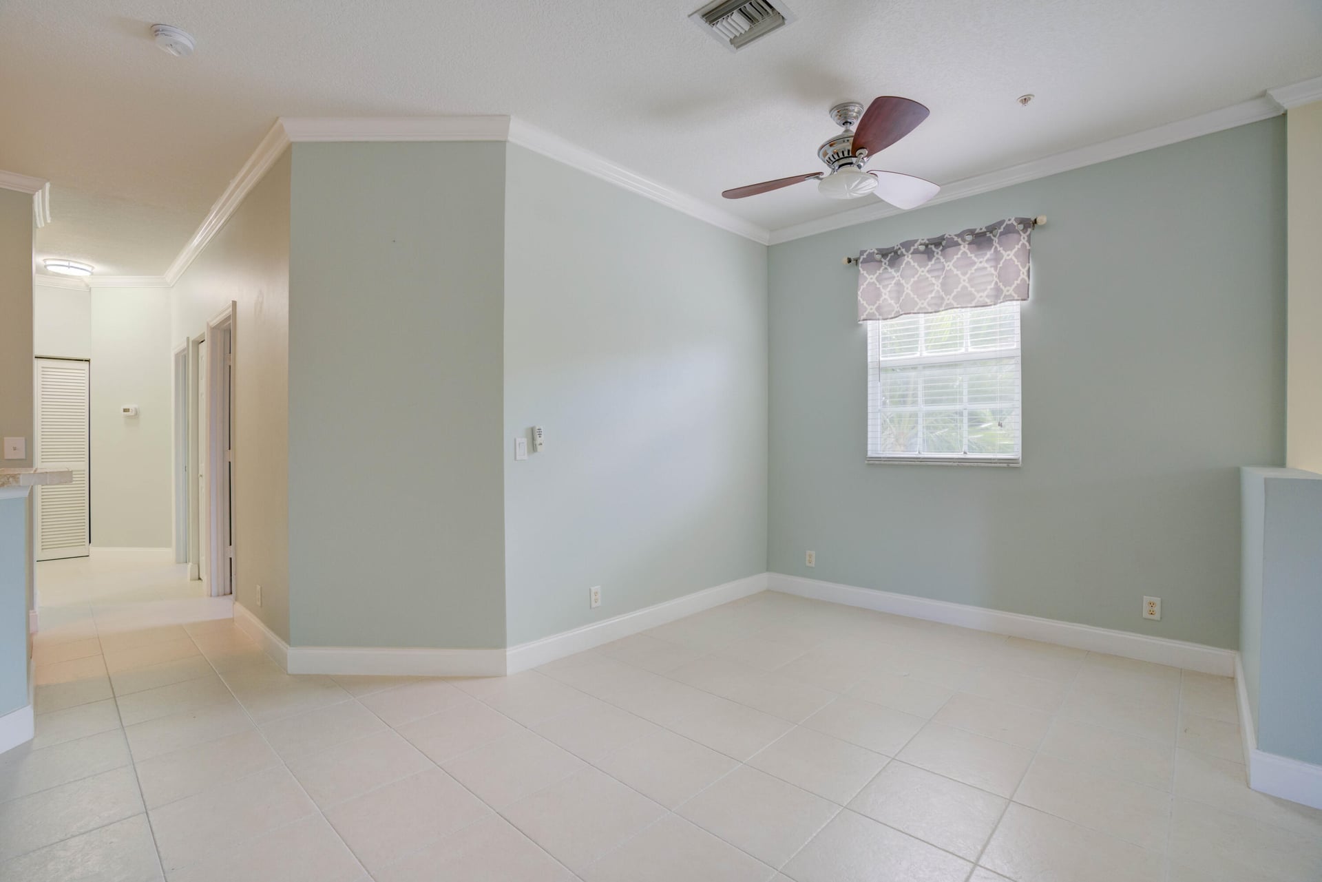 Unit B photo 19