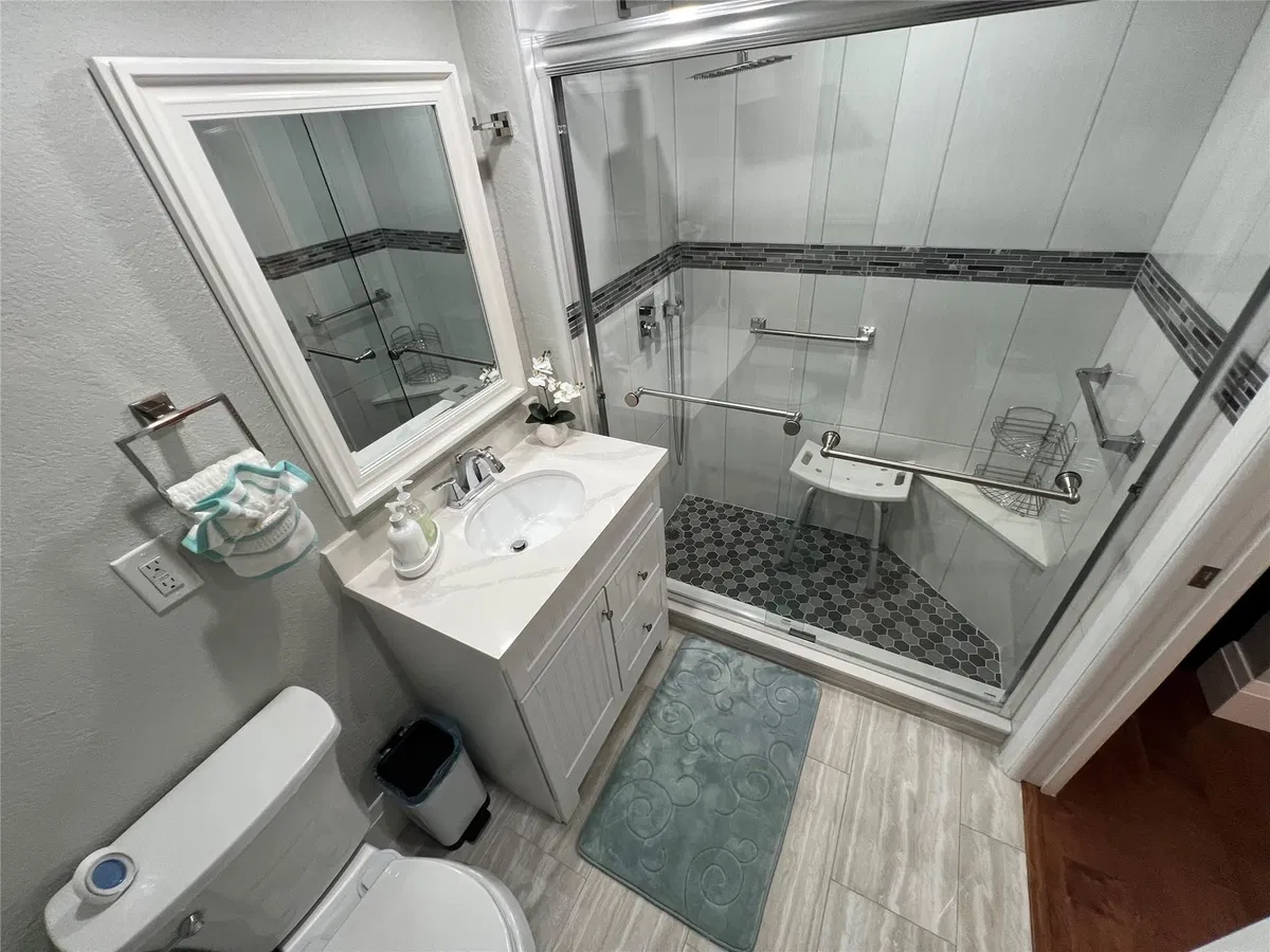  Unit 415 photo 7