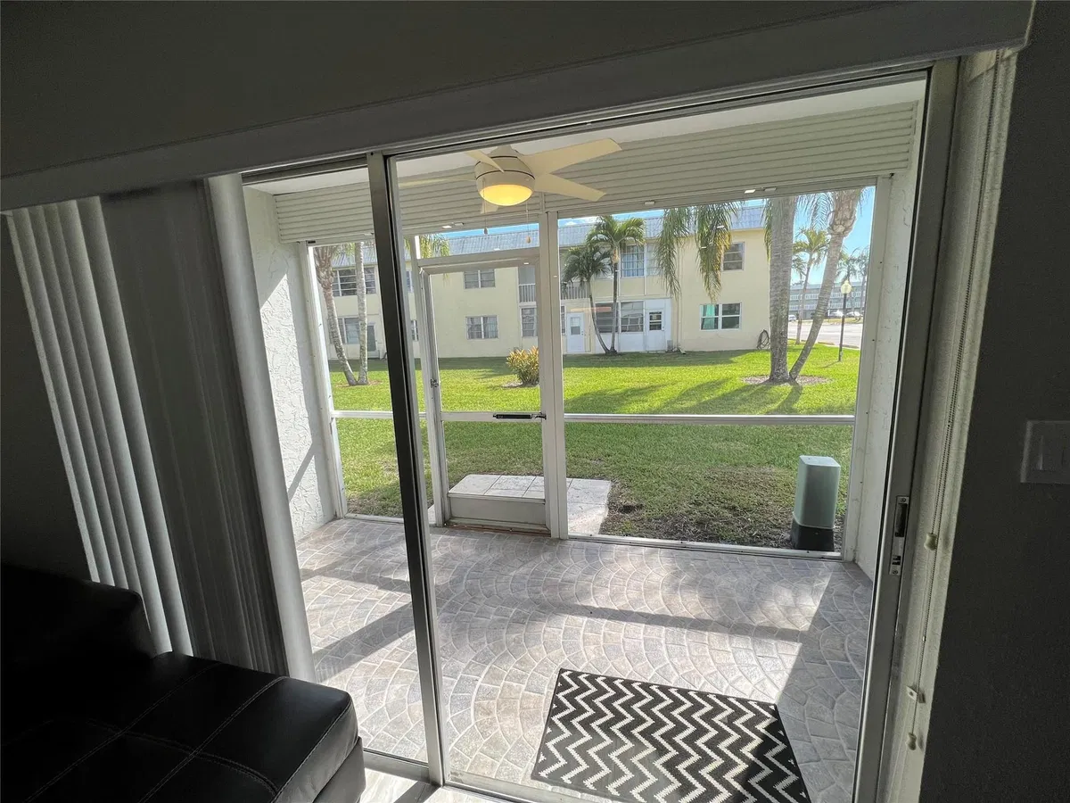  Unit 415 photo 19