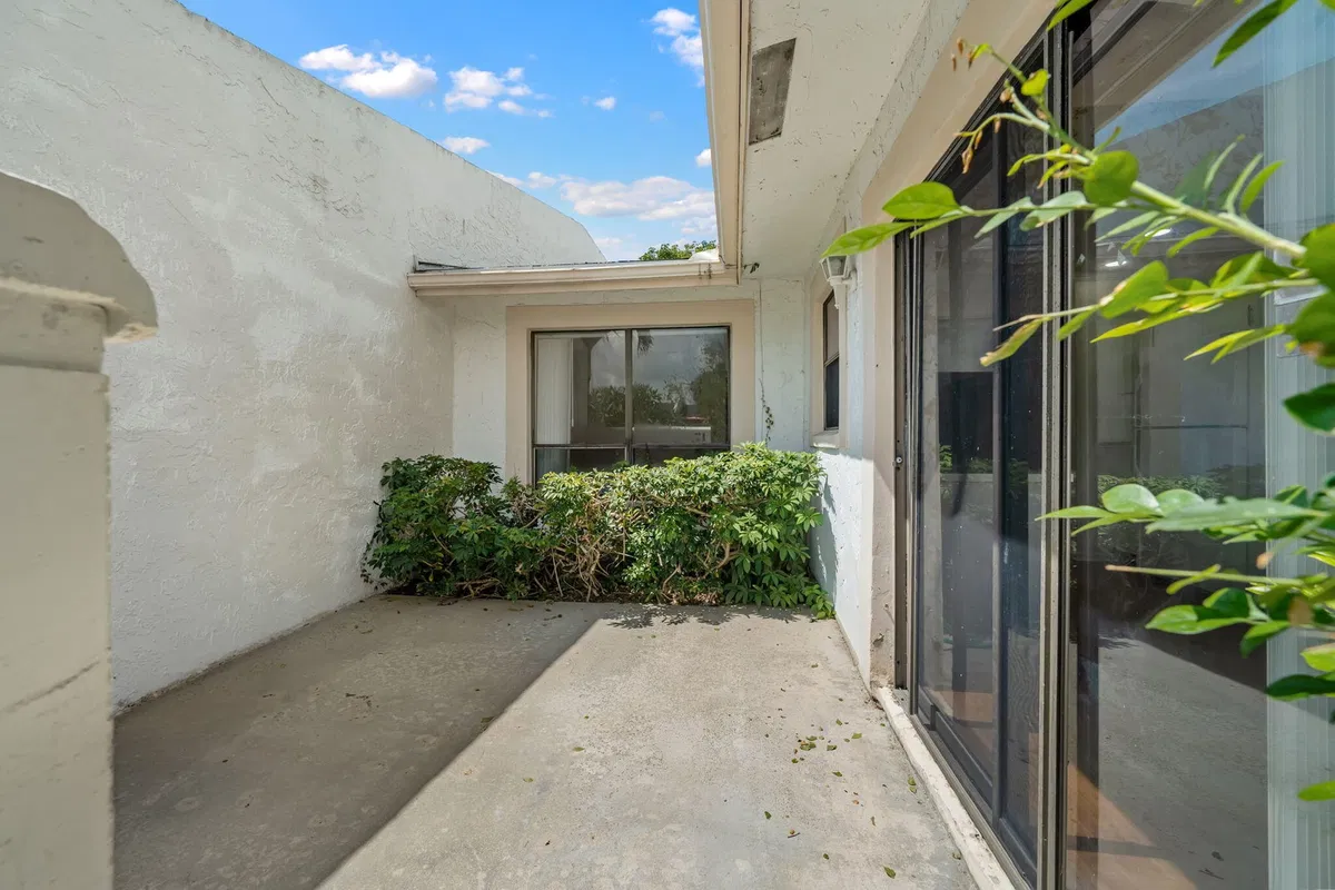 Residence photo 25