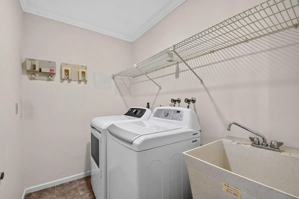 Residence photo 46