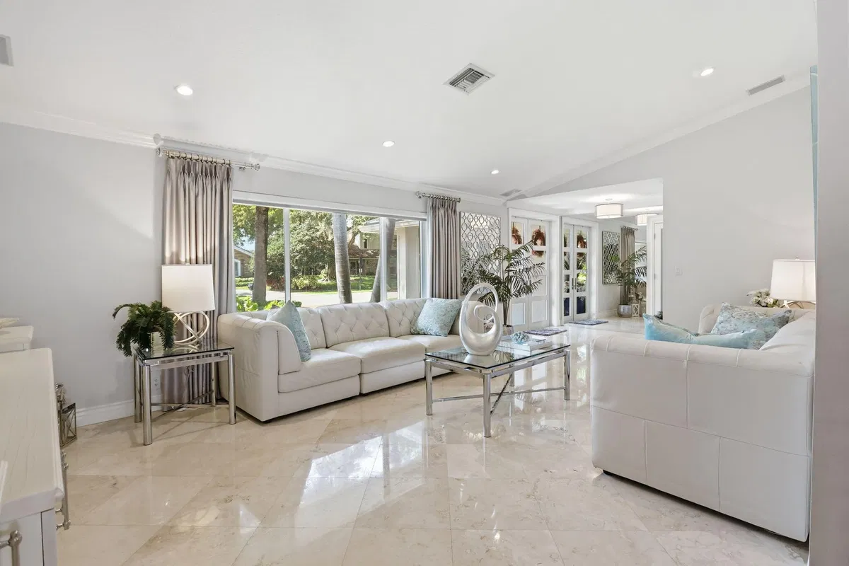 Boca Bath & Tennis Residence photo 7