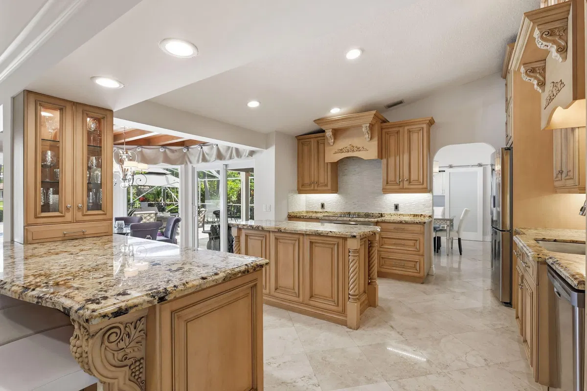 Boca Bath & Tennis Residence photo 13