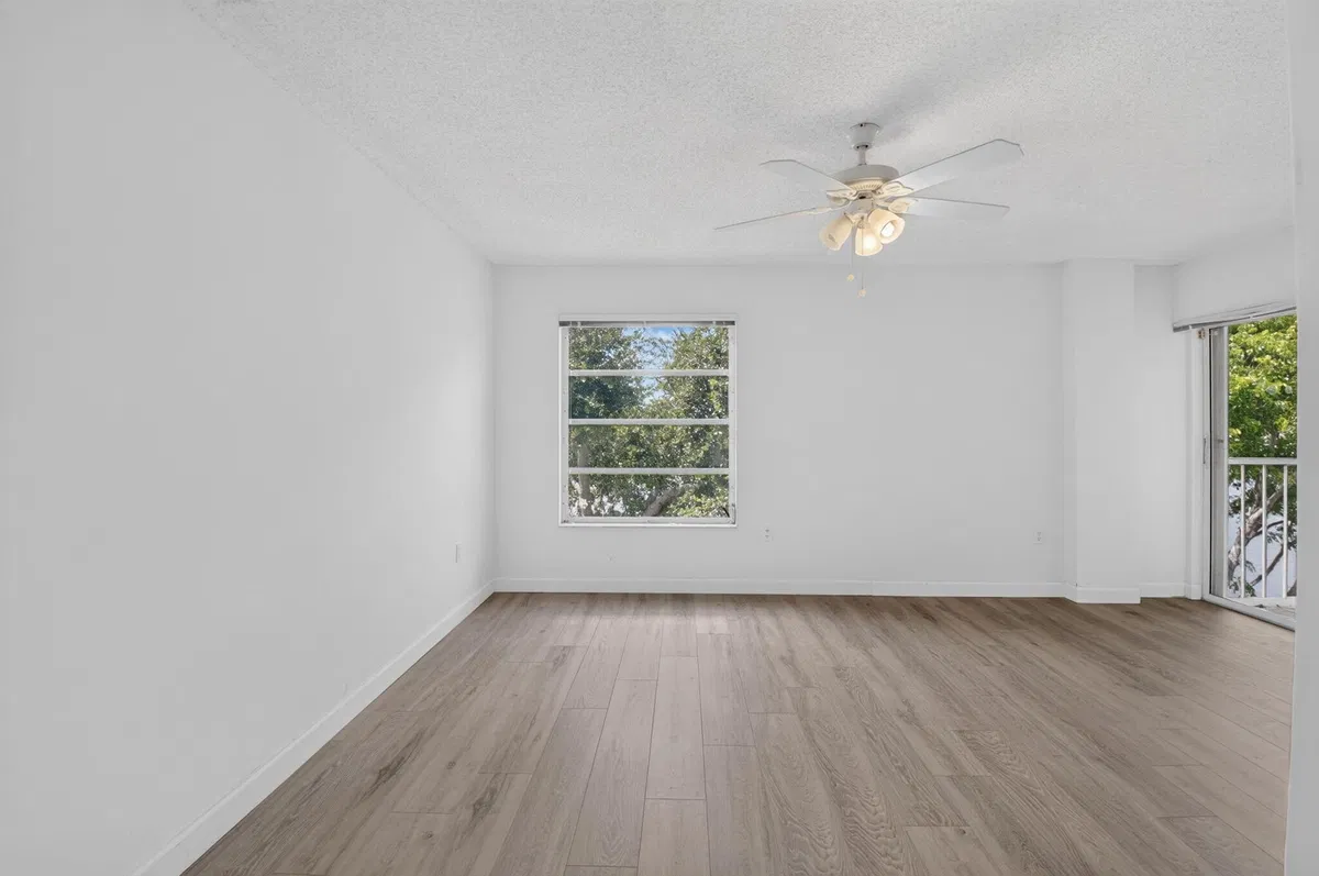  Unit 405 photo 19