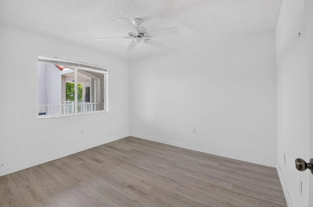  Unit 405 photo 25