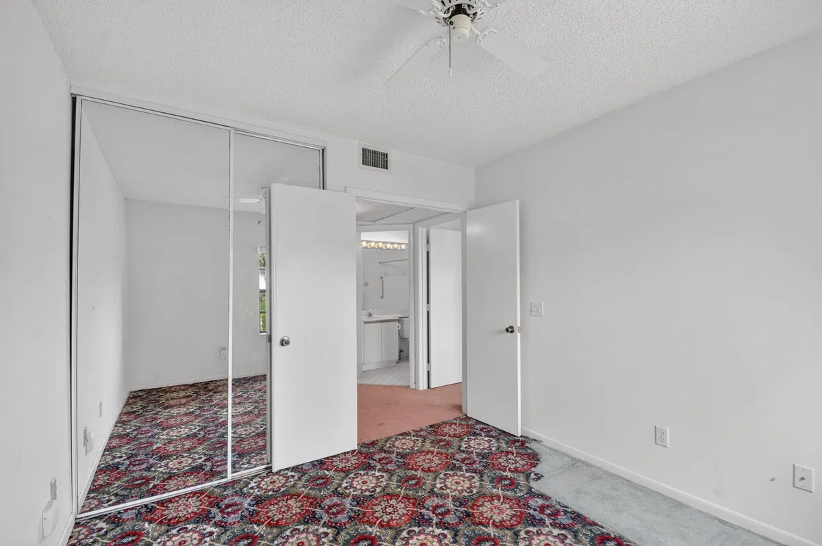 Unit B photo 31