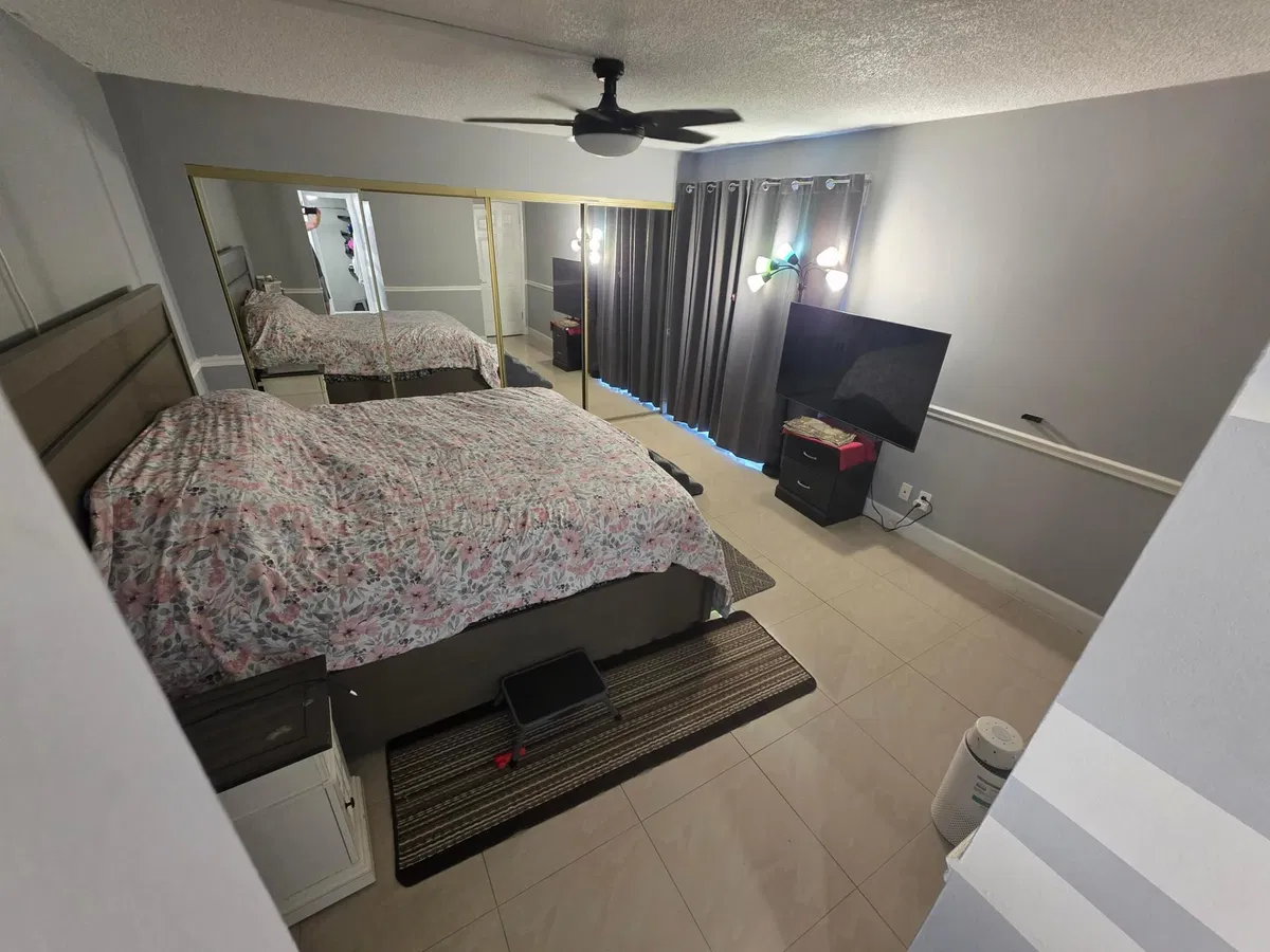 Unit B photo 19