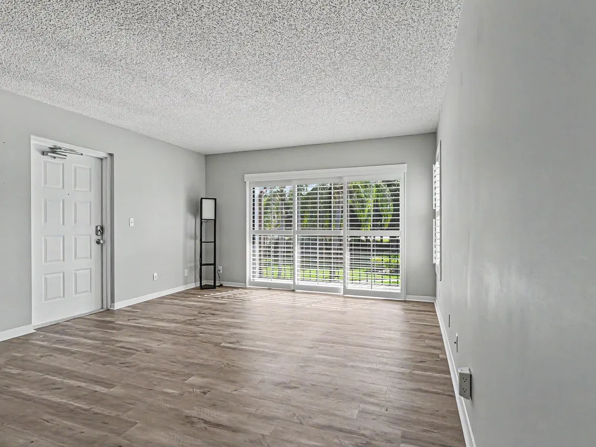 Residence photo 4