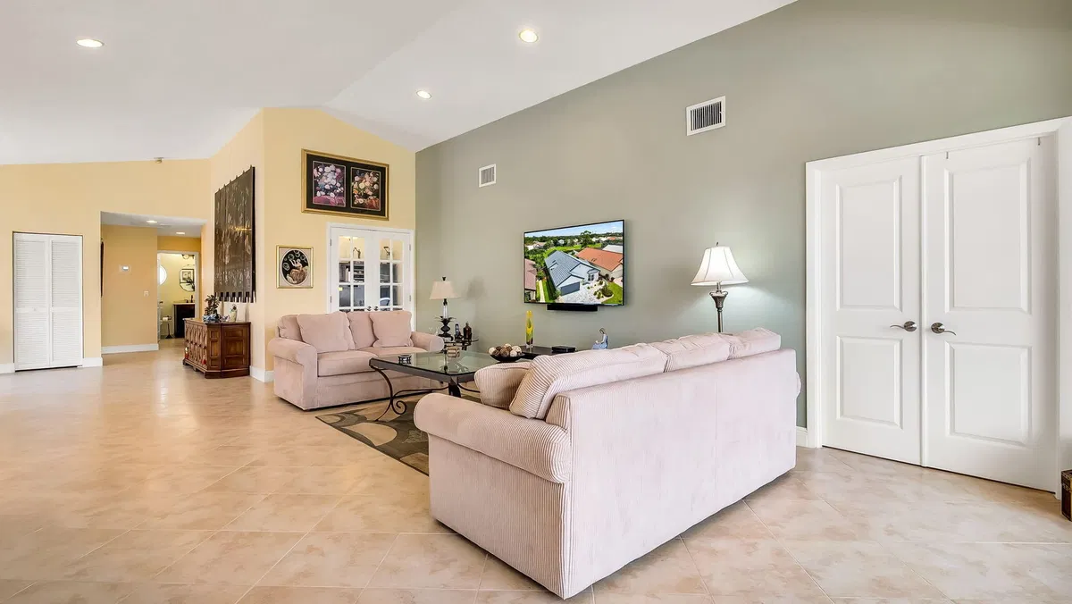 Residence photo 16