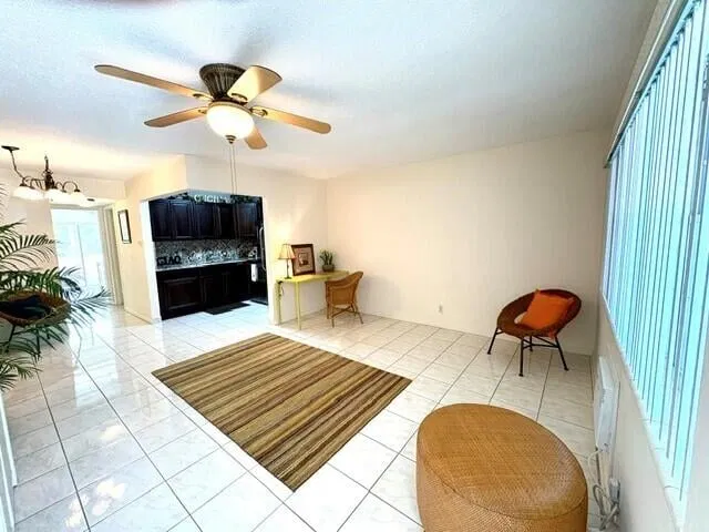 Unit 12 photo 16