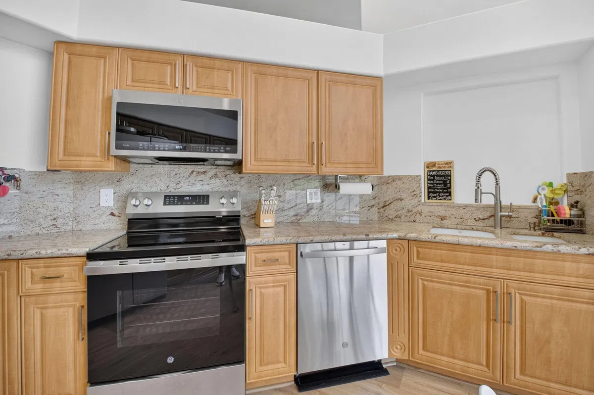 Unit 104 photo 19