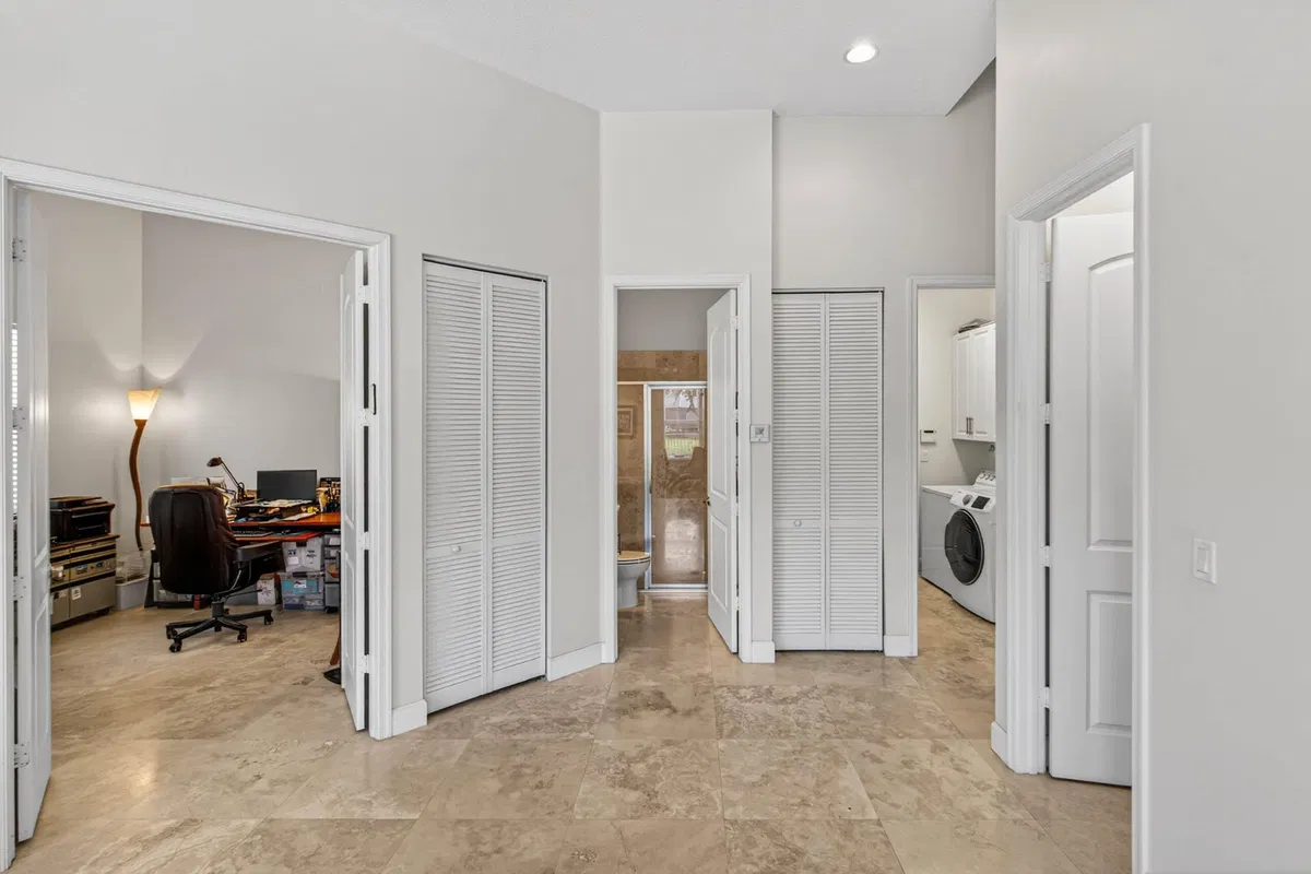  Residence photo 13