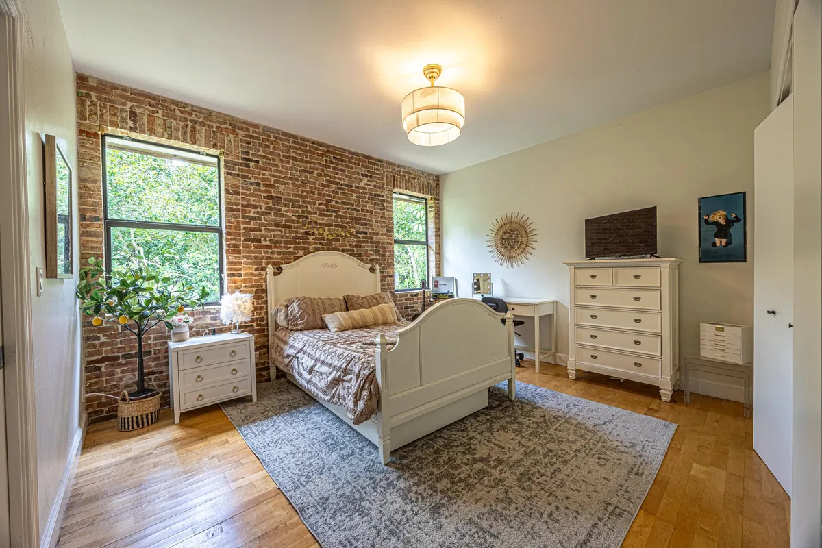Residence photo 16