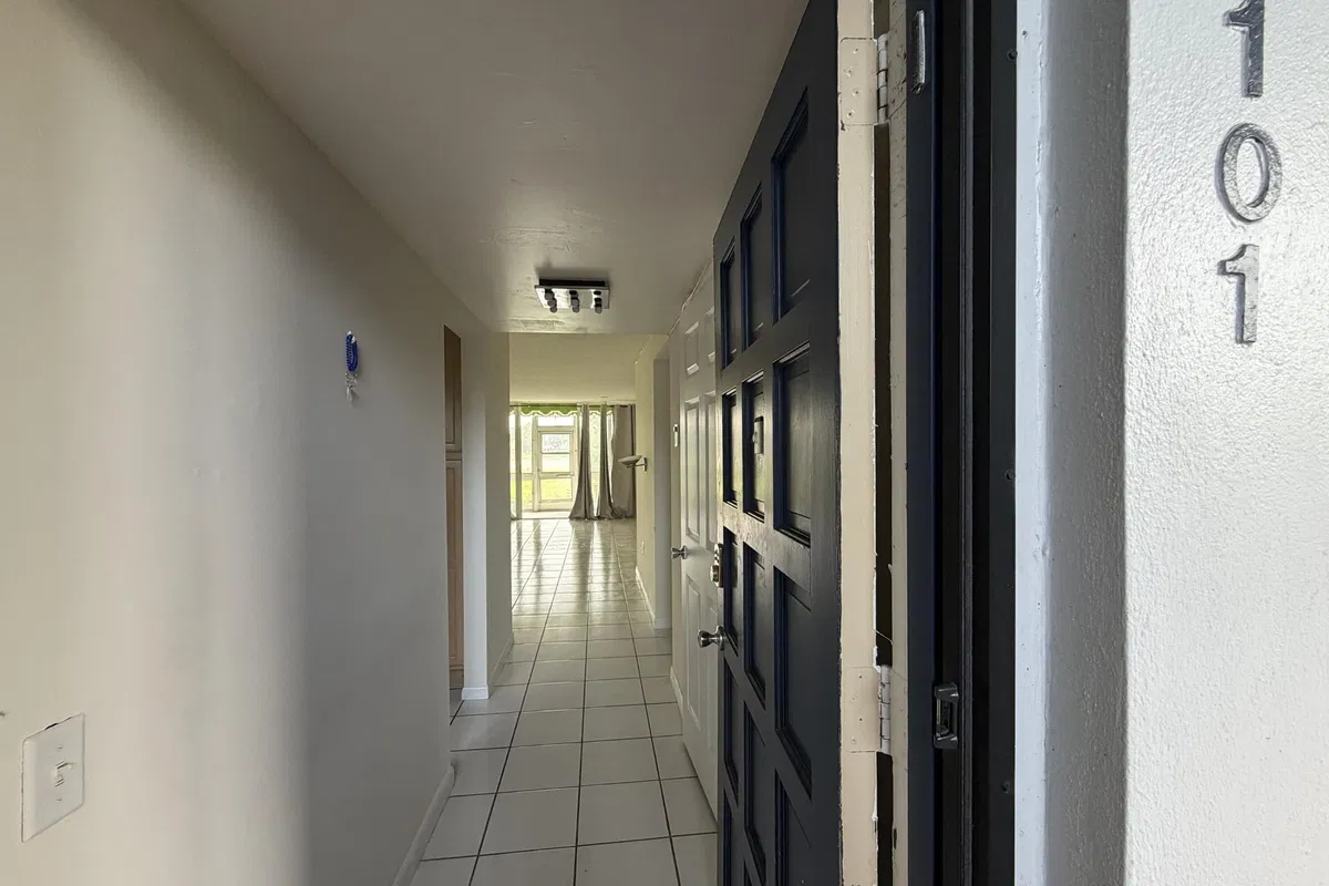 Unit 101 photo 4