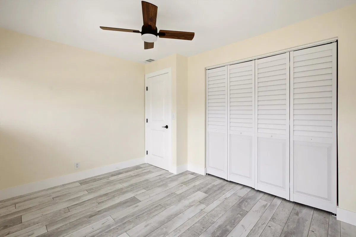 Unit E2 photo 10