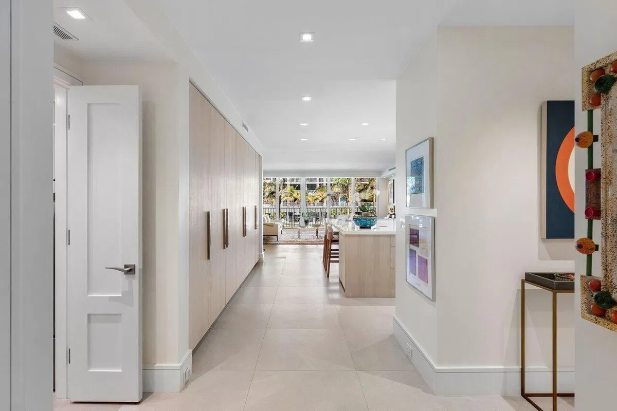 Sloan's Curve Palm Beach Unit 103