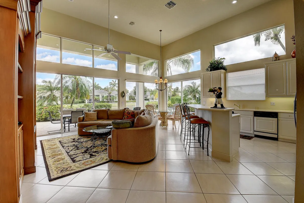 Woodfield Country Club Residence photo 7