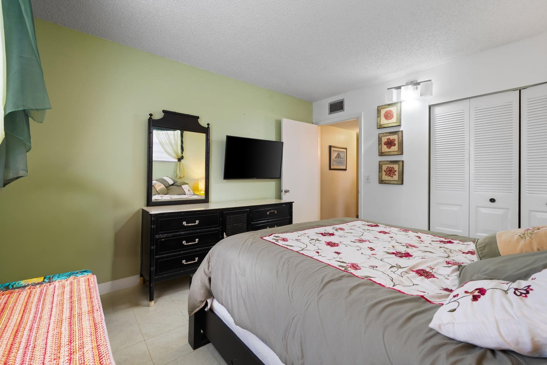Unit 108 photo 16