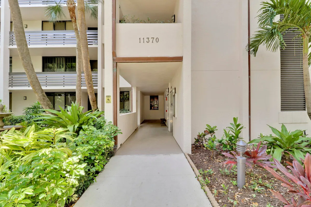 Unit 416 photo 4