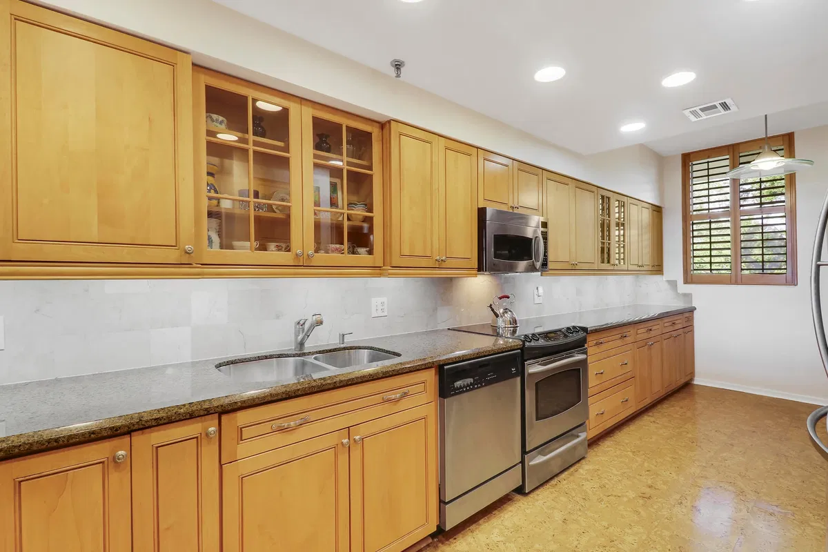Unit 416 photo 10