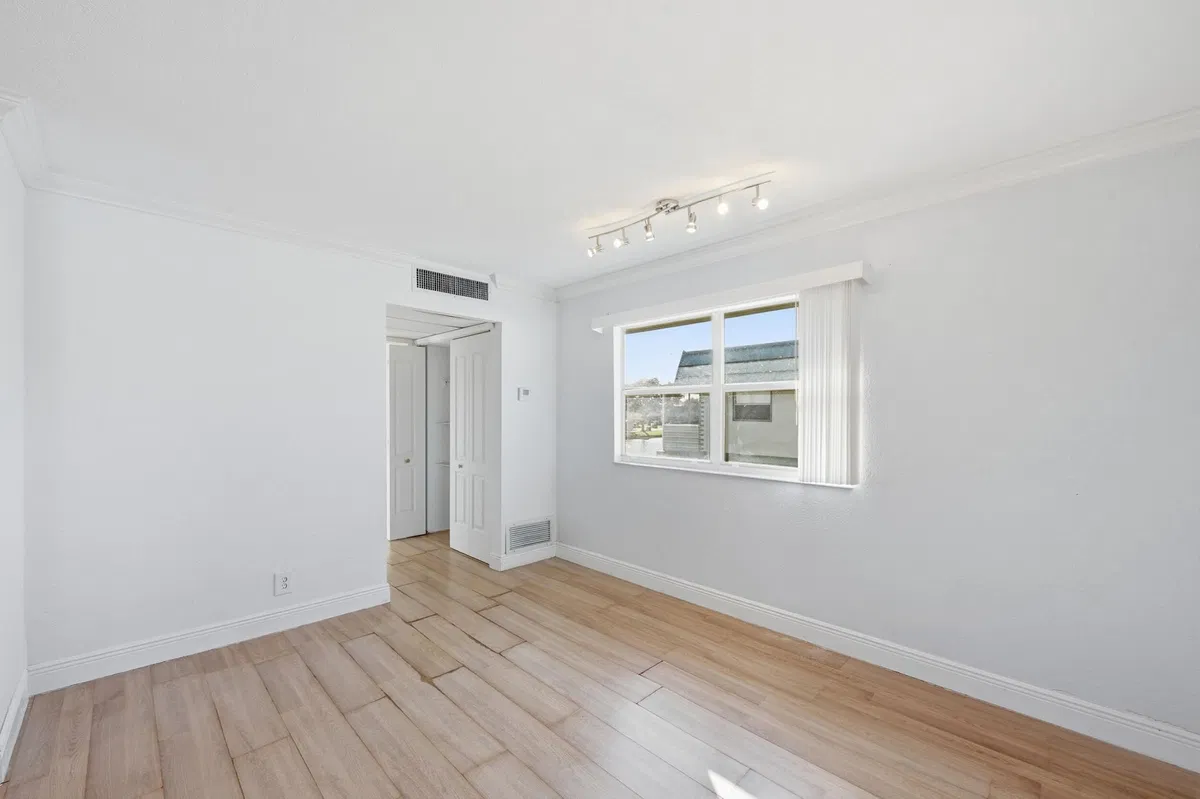 Residence photo 19