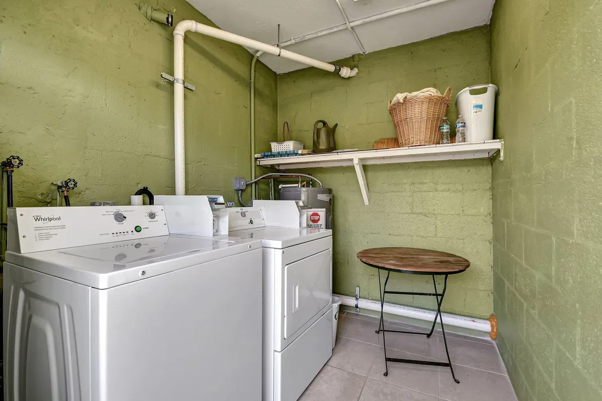 Unit 30 photo 28
