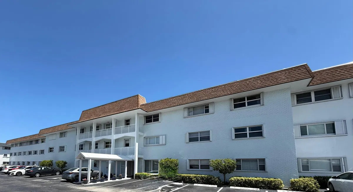 Unit 209 photo 7