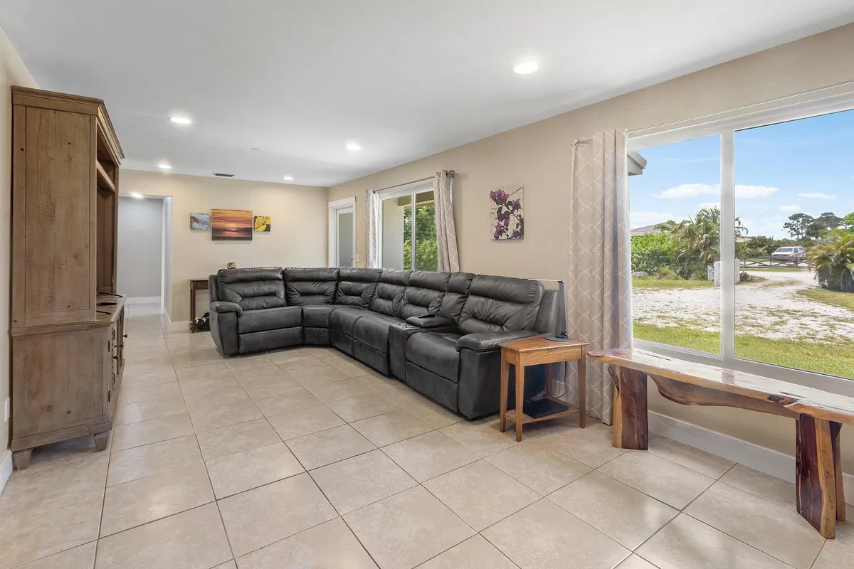 Residence photo 4