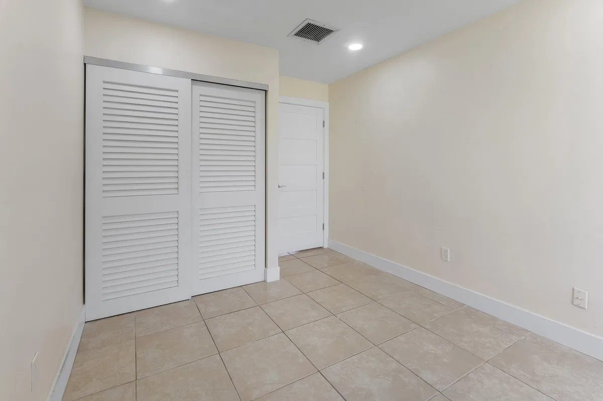 Residence photo 16