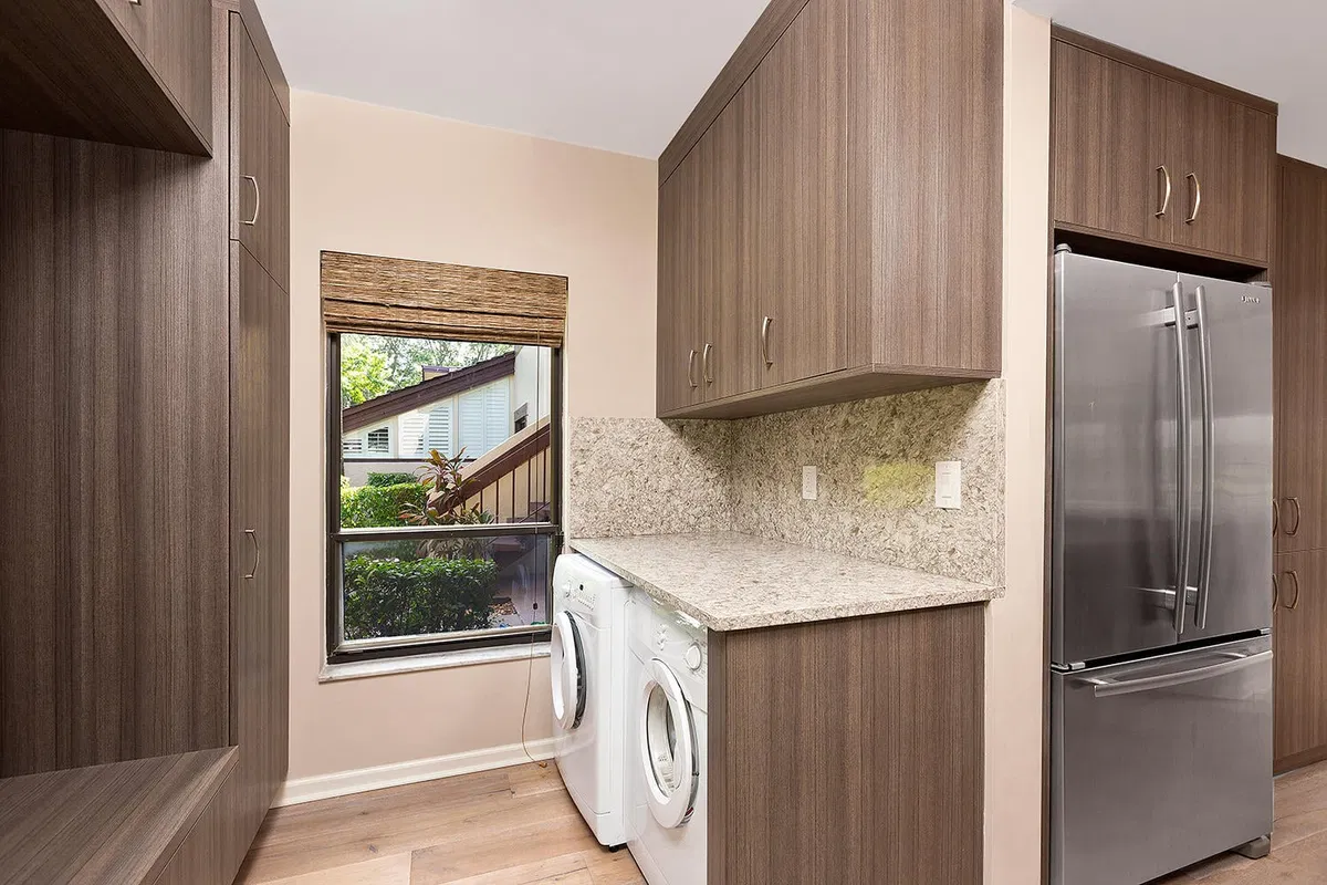 Unit E102 photo 10